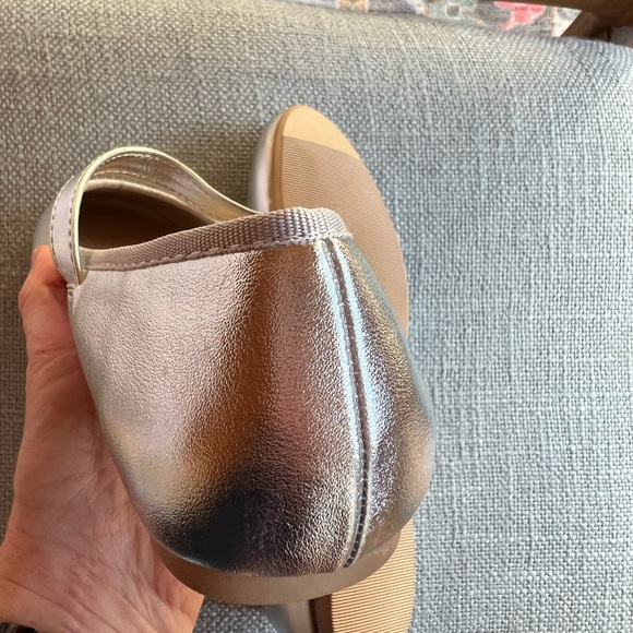 New Madden Girl silver Mary Jane ballet flats - Picture 6 of 9